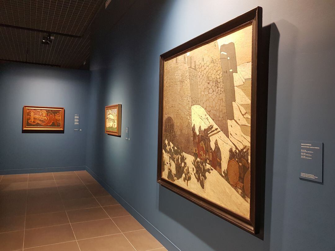 Tres de las obras que forman parte de la exposición sobre Nikolái Roerich