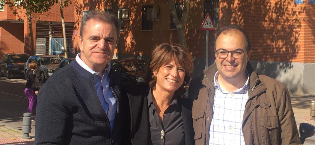 La ministra de Justicia junto con el presidente del PSOE-M y el alcalde de Leganés en el acto de homenaje a víctimas leganenses del franquismo.