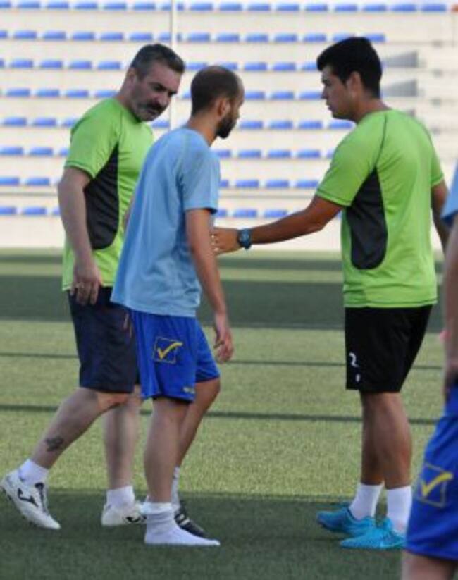 El futbolista se retira del campo