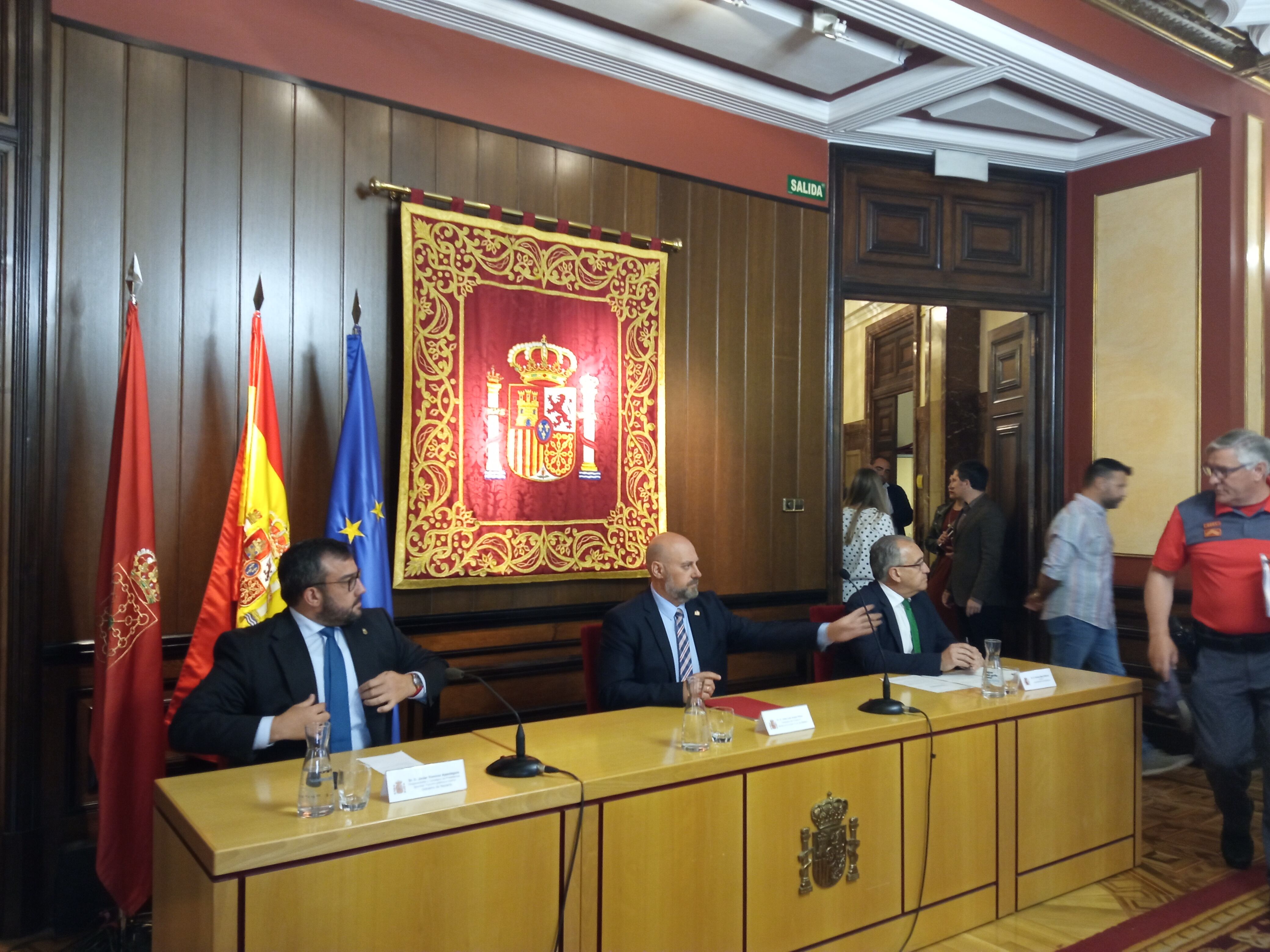 Javier Remírez, José Luis Arasti y Enrique Maya en la rueda de prensa del dispositivo de seguridad para San Fermín