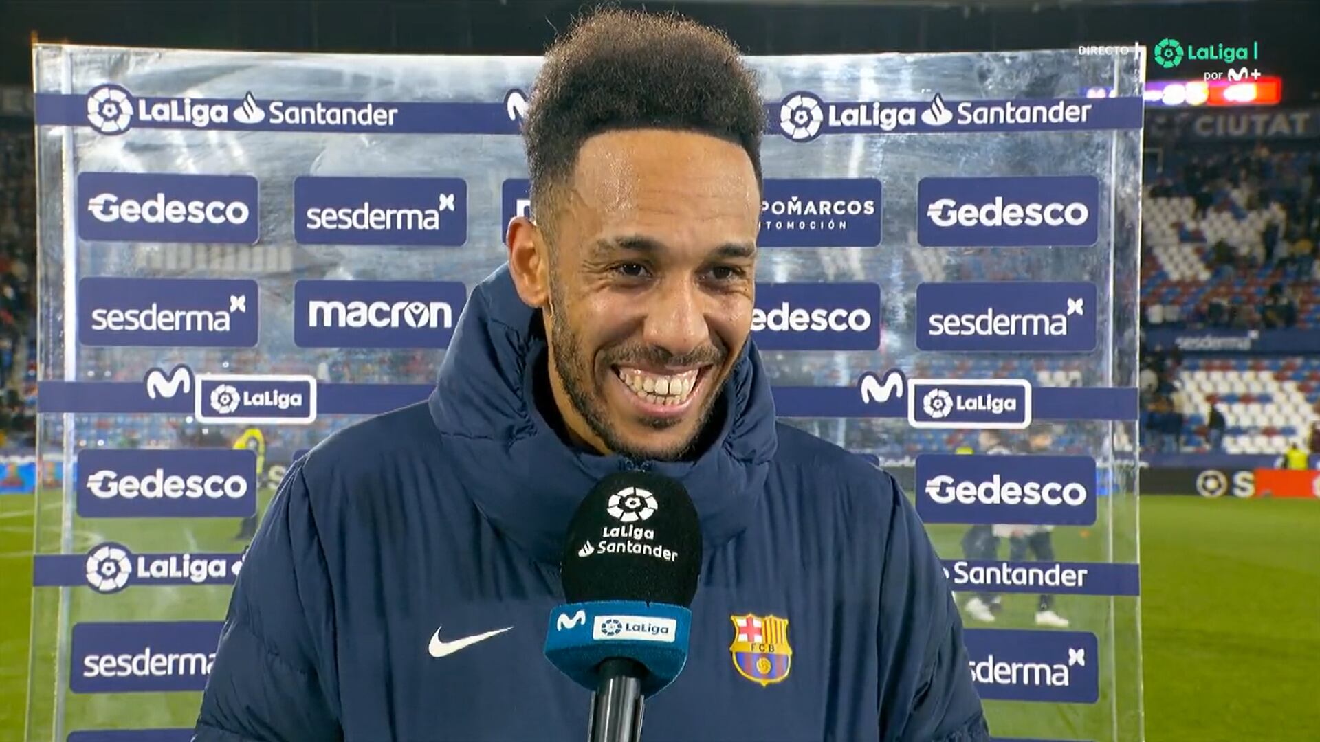 Pierre Emerick Aubameyang atiende a Movistar Plus tras el partido en el Ciutat de València