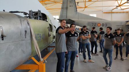 Donlin y el resto de compañeros recorrieron las entrañas de la Academia Básica del Aira de León