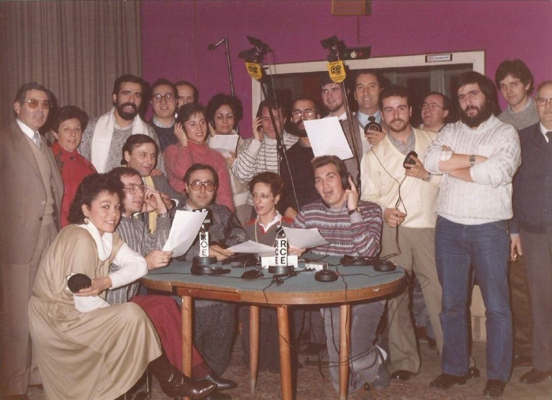 En la foto que publica Diario Palentino, Brígida González López es la séptima por la izquierda, arriba