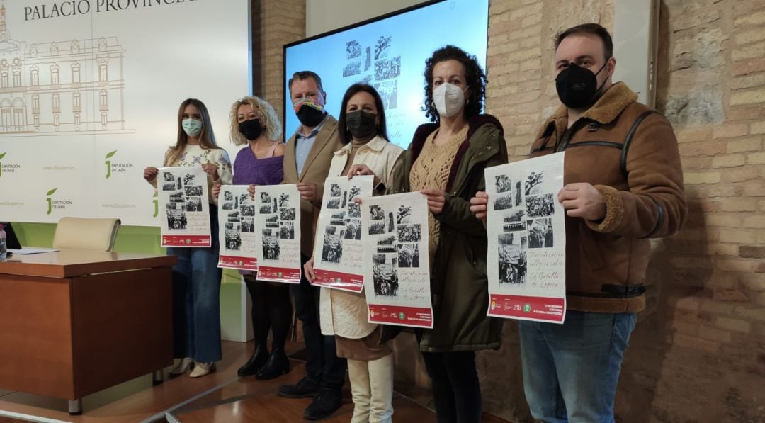 Representantes de las administraciones organizadoras y colaboradoras de esta representación de la Batalla de Lopera.