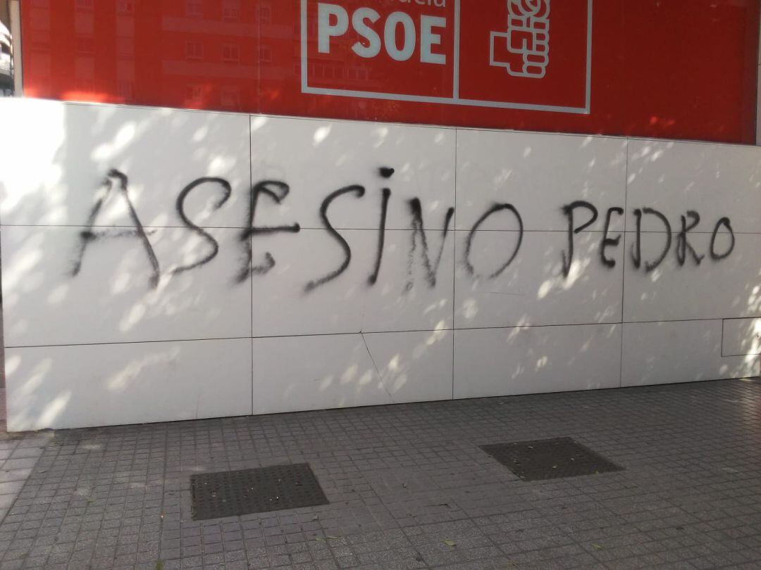 Pintada en la sede del PSOE de Córdoba