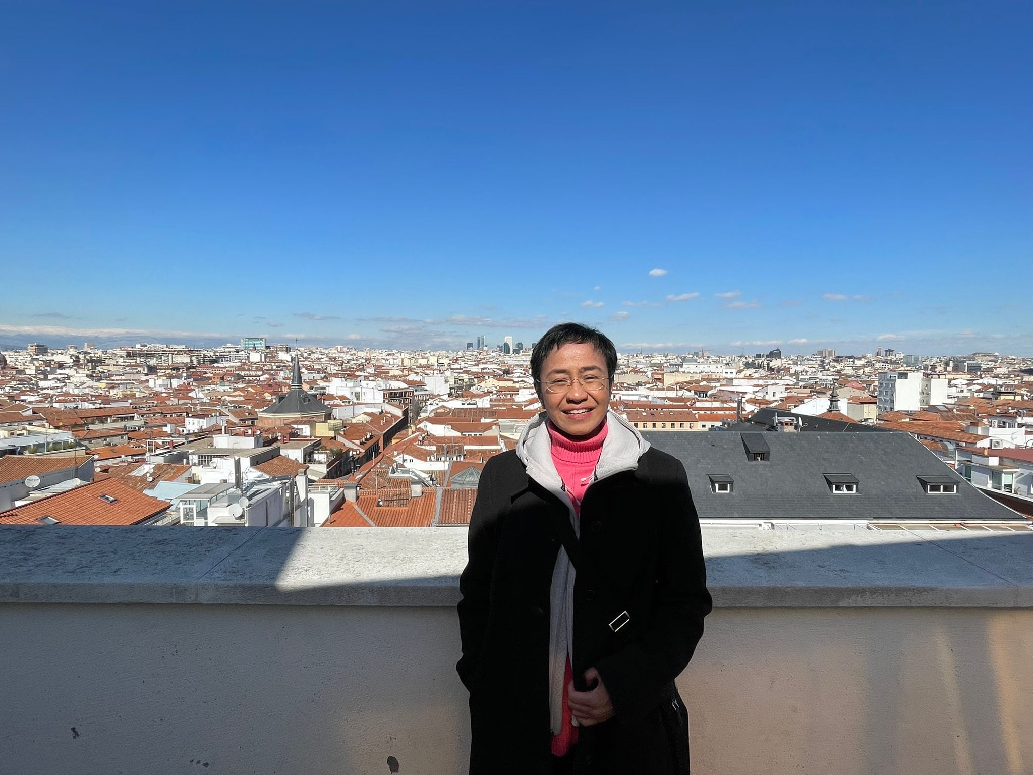 Maria Ressa, periodista y Premio Nobel de la Paz 2021, durante una entrevista de &#039;A vivir&#039; en la terraza de la Cadena SER, en Madrid. (28/02/2023)