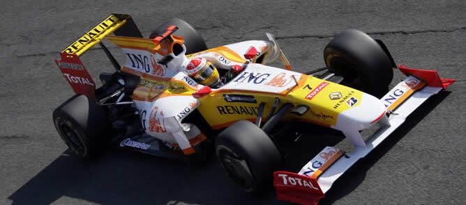 Fernando Alonso durante el entrenamiento en Monza