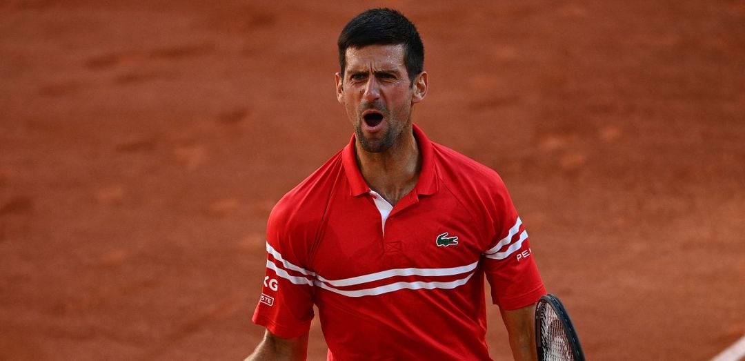 Novak Djokovic festeja su segundo título de Roland Garros