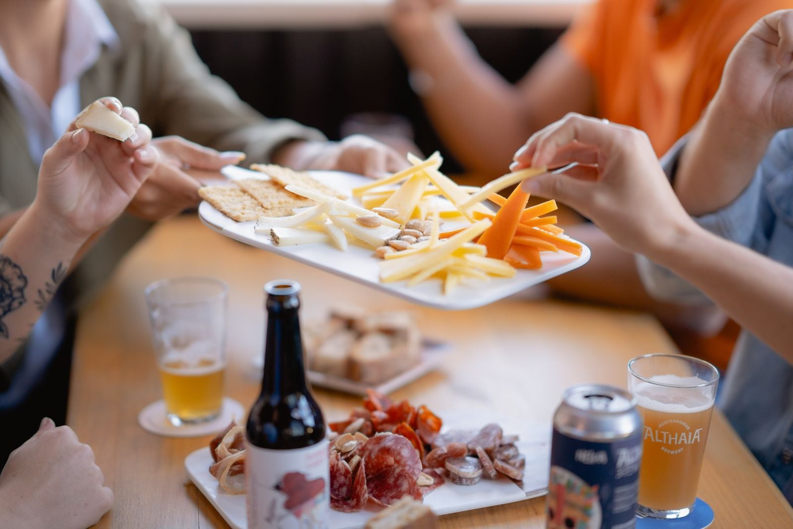 Cervezas Althaia, una fábrica de cervezas , en Altea, que esconde un "tap room" abierto de viernes a domingo, donde probar todas sus creaciones. También organizan conciertos.