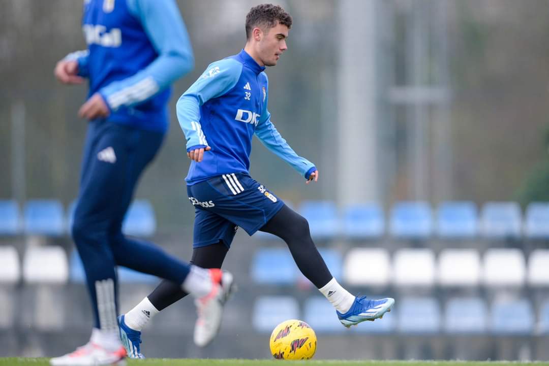 Álex Cardero refuerzo para el centro del campo de C.D. Arenteiro