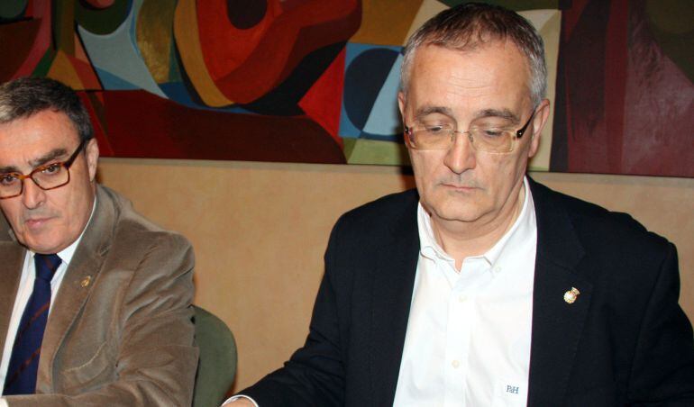 L'exregidor d'Educació de l'Ajuntament de Lleida, Jesús Castillo, en una foto d'arxiu acompanyat de l'alcalde de Lleida, Àngel Ros. Imatge del 20 de març del 2014.