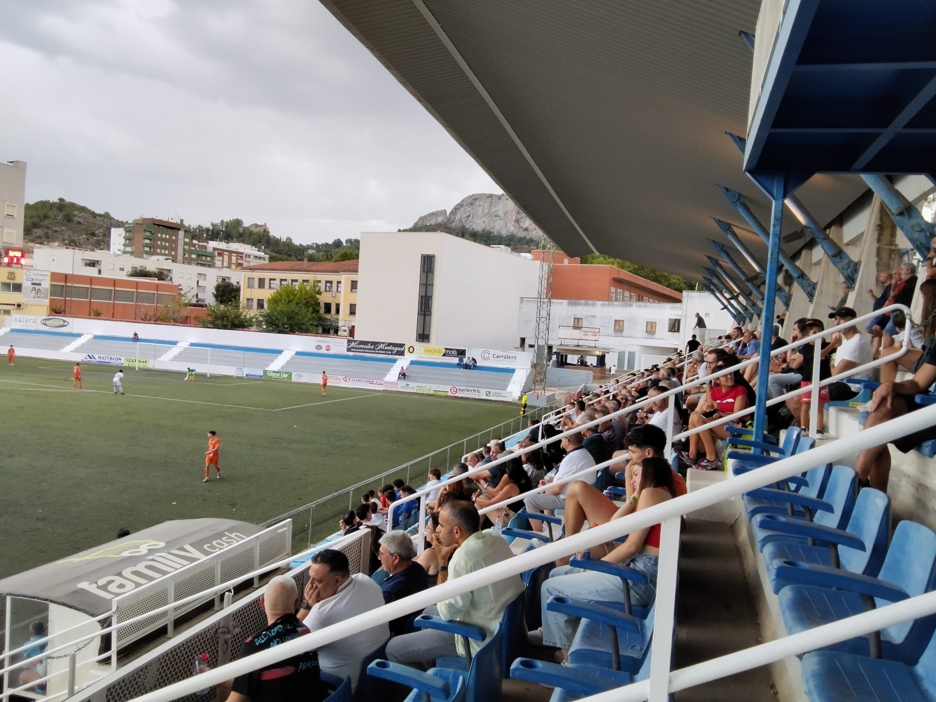 Buena asistencia en La Murta pese a la tormenta previa.