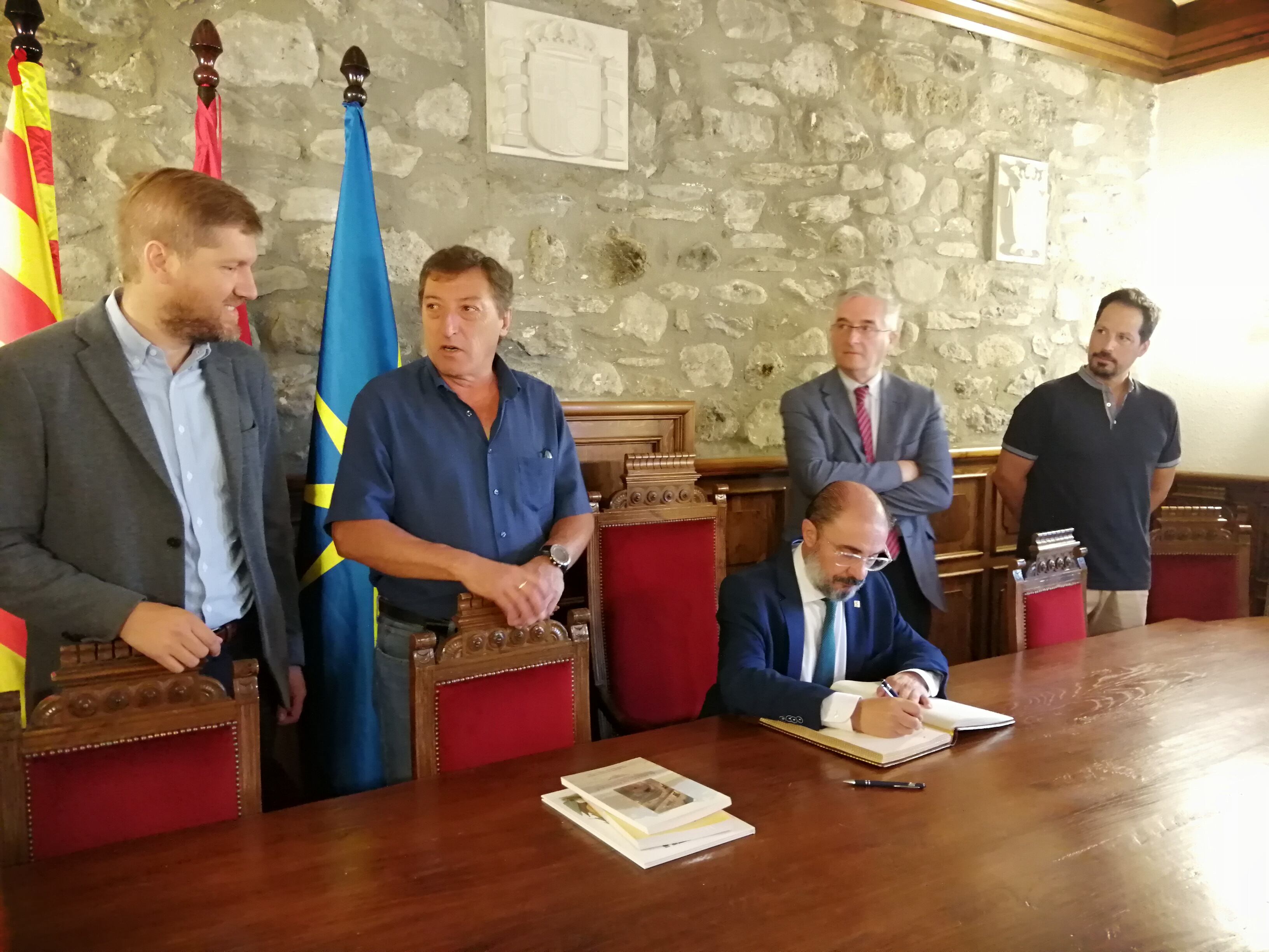 Lambán durante su visita a Benasque junto a Iglesias, Abadias y Olona