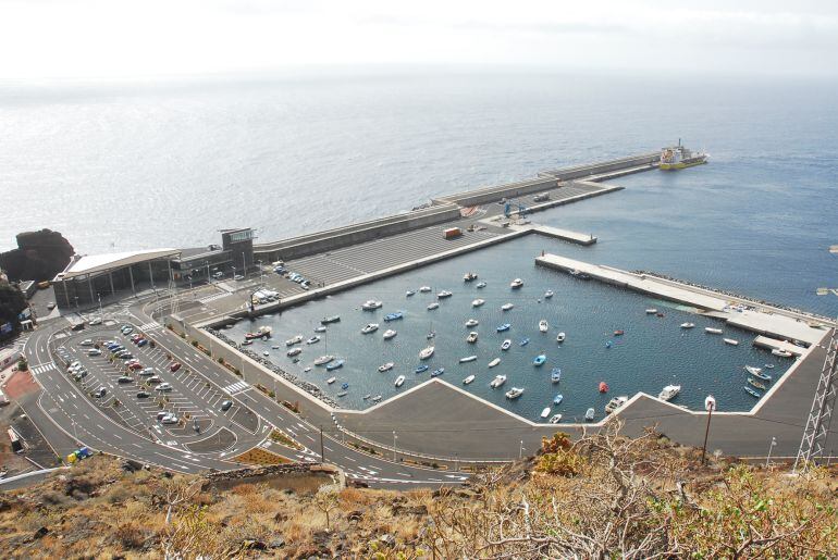 Naviera Armas da un paso para descongestionar la situación de El Hierro