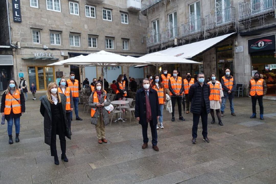 Caballero, en una imagen de archivo con el equipo de asesoría Covid para la hostelería.