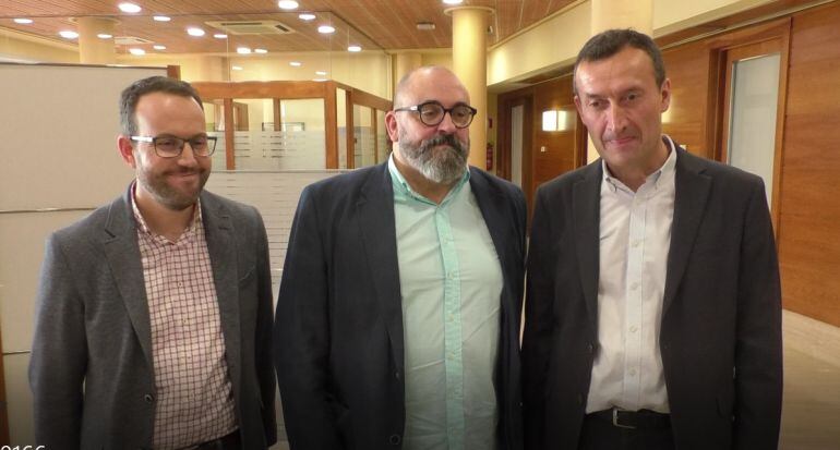 El Secretario Autonómico de Empleo, Enric Nomdedeu, el alcalde de Elche, Carlos González, y el concejal de Promoción Económica, Héctor Díez