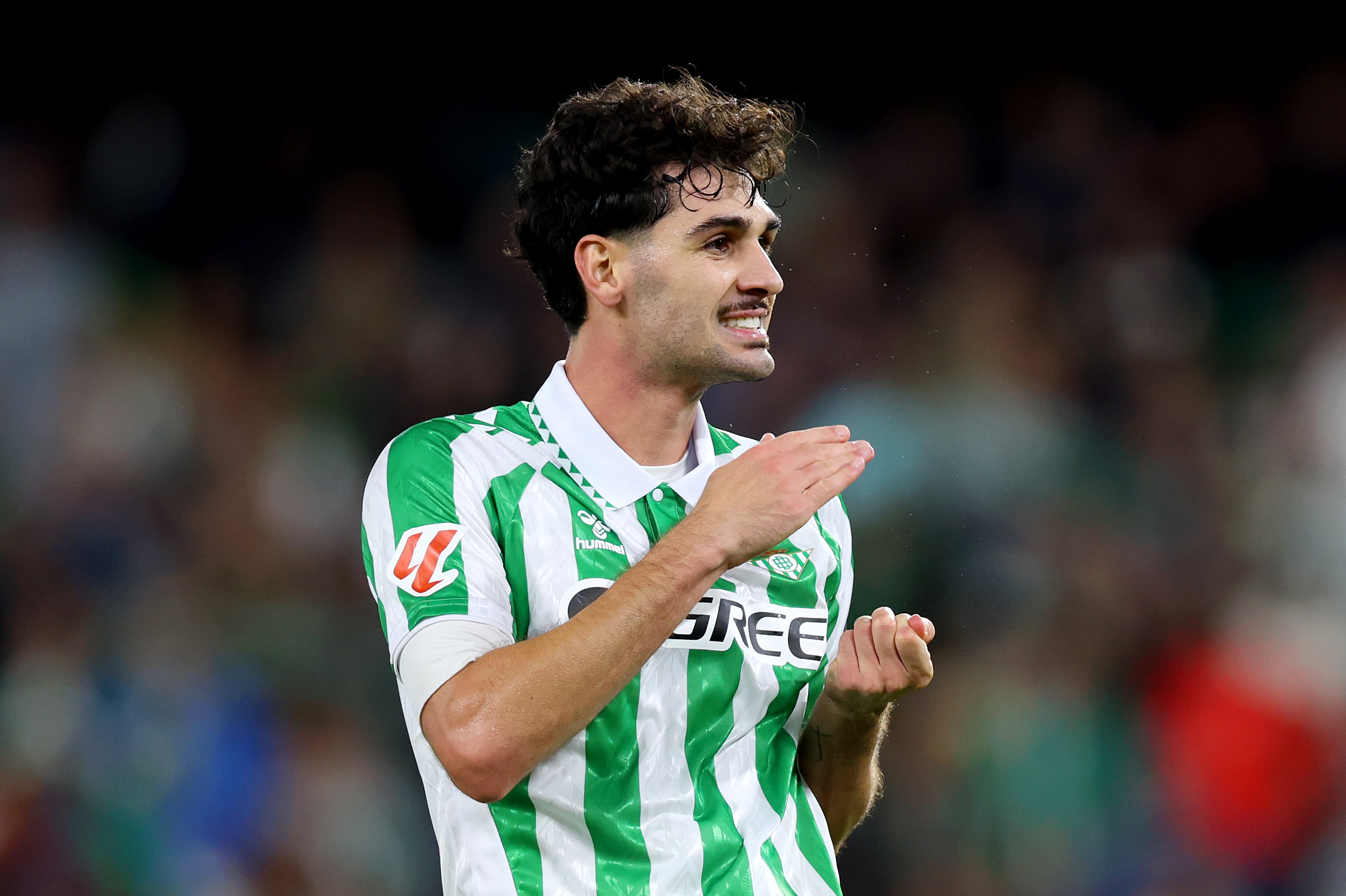 Johnny Cardoso celebra un gol con el Real Betis ante el Atlético de Madrid