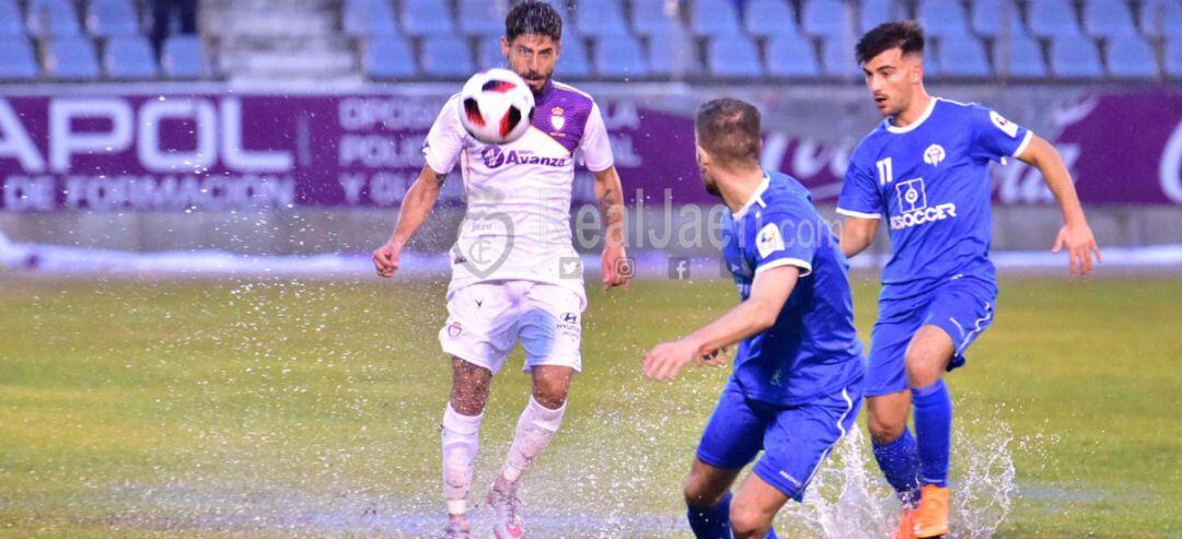 Juanma Espinosa en el partido ante el CD El Palo.