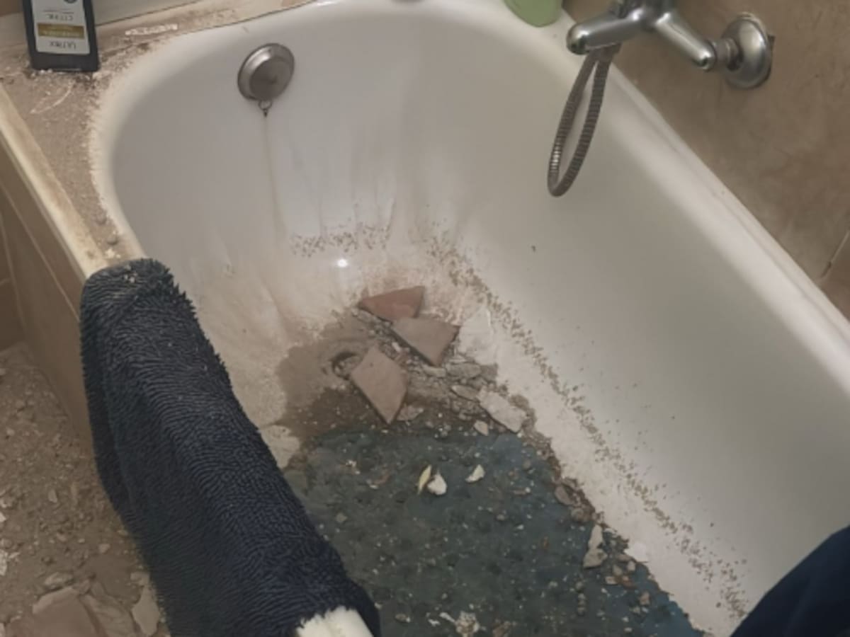 Inquilinos de Bola de Oro denuncian "acoso inmobiliario" de la mercantil dueña del edificio para que abandonen sus casas