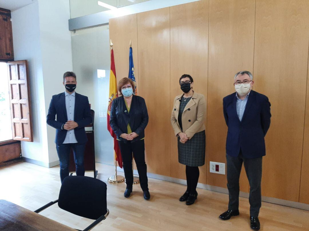 Representantes de Faes con Gloria Calero, delegada del Gobierno