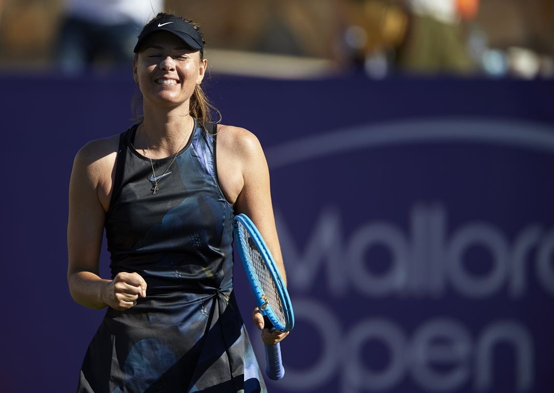 Maria Sharapova celebra un punto en su regreso a Mallorca.