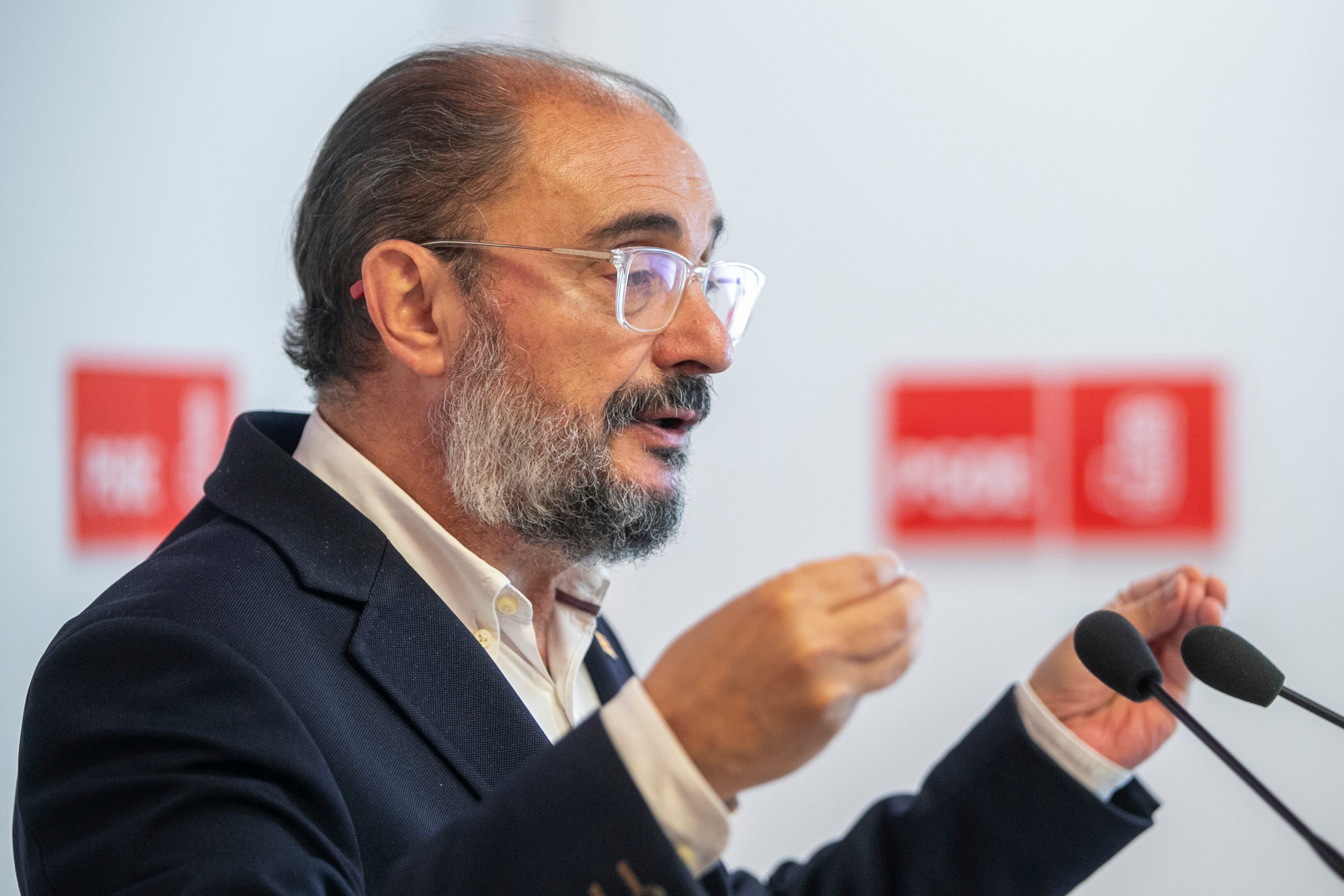 El secretario general del PSOE, Javier Lambán, durante una intervención en la sede del partido en Zaragoza esta semana