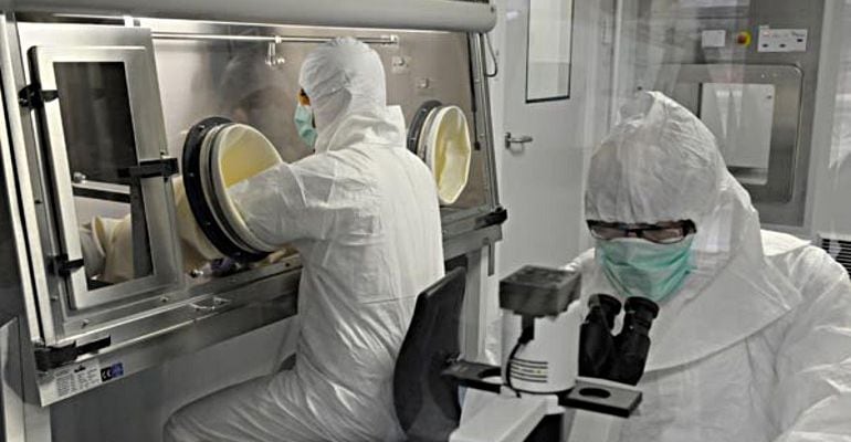 La &quot;sala blanca&quot; de l&#039;Hospital Clínic on es desenvoluparà aquesta vacuna contra la SIDA