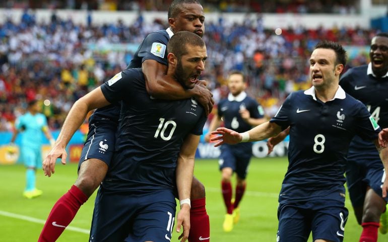 Benzema y Balbuena, en un partido con la selección francesa.