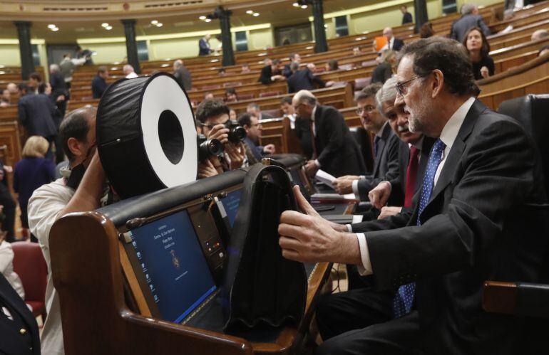 El presidente del Gobierno, Mariano Rajoy, en su escaño poco antes de la sesión de control al Gobierno 