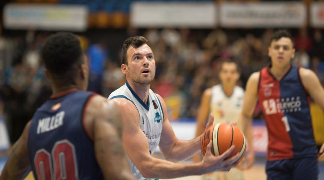 El jugador de Múrcia seguirà una temporada més amb l'Héstia Menorca.