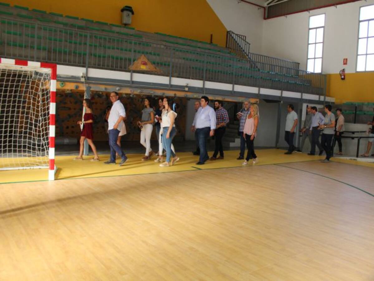 El pabellón polideportivo municipal renueva su aspecto