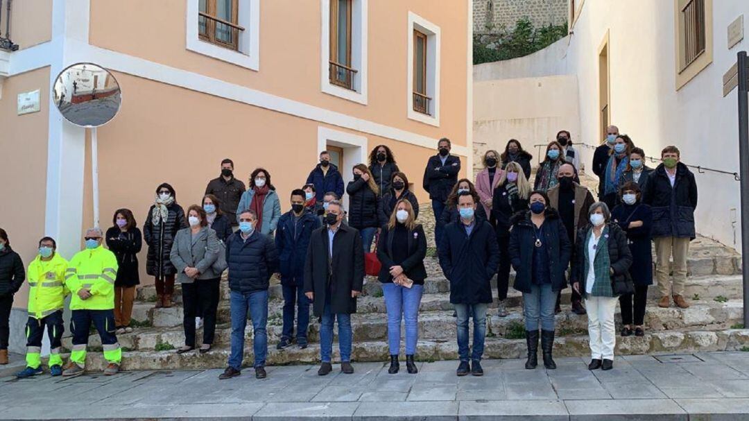 Imagen del minuto de silencio en el Ayuntamiento de Ibiza