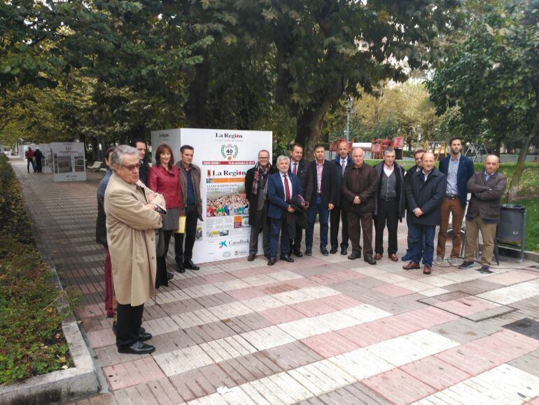 En el parque der San Lazaro, hay una exposición de fotos de La Región de los últimos años de la carrera popular do San Martiño