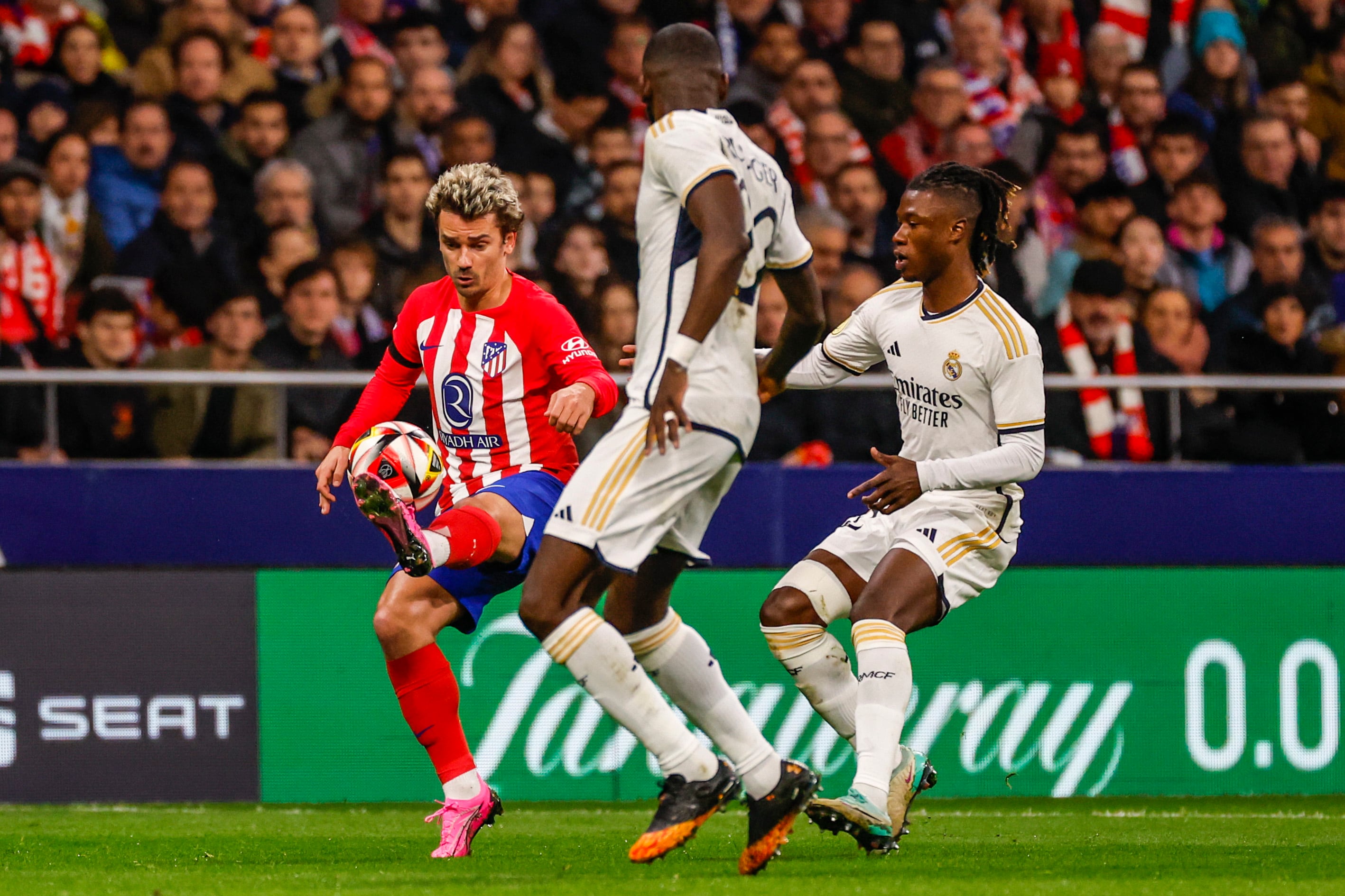 Partido entre Atlético de Madrid y Real Madrid. EFE/JuanJo Martín