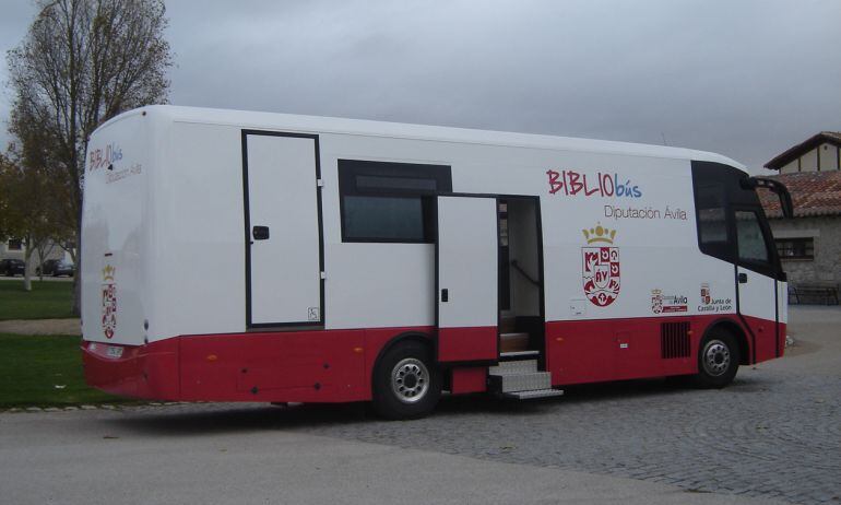 Imagen del Bibliobús de la Diputación de Ávila