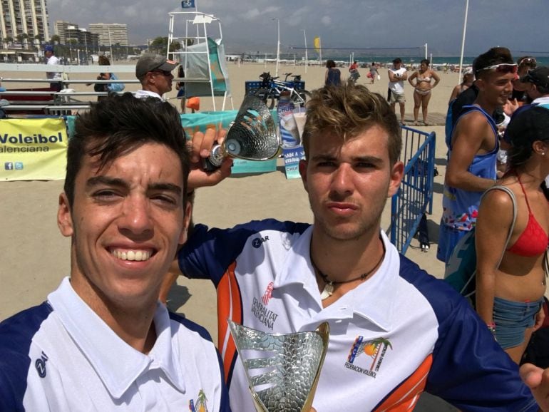 Robert Sanfelix (I) y Pablo Pérez (D) celebran su bronce