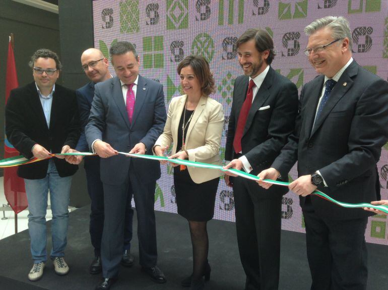 Acto de inauguración de la nueva zona comercial de Carrefour Sierra