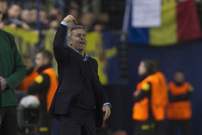 El entrenador del Villarreal Fran Escribá durante el partido frente al Steaua de Bucarest