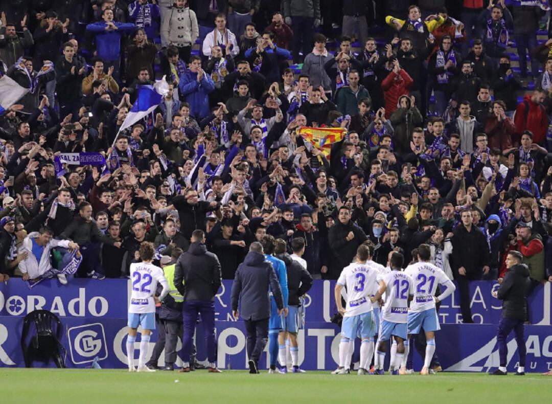 Los jugadores aguantaron el enfado de la afición de La Romareda tras la derrota contra el Granada