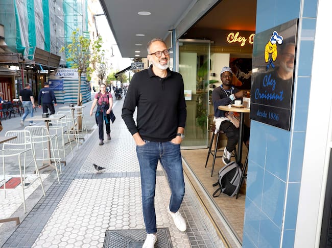 El entrenador de la Real Sociedad, Pellegrino Matarazzo, tras desayunar en una cafetería del centro de San Sebastián