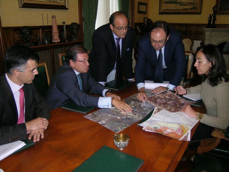 Reunión entre la Subdelegación del Gobierno y el Ayuntamiento de Palencia.