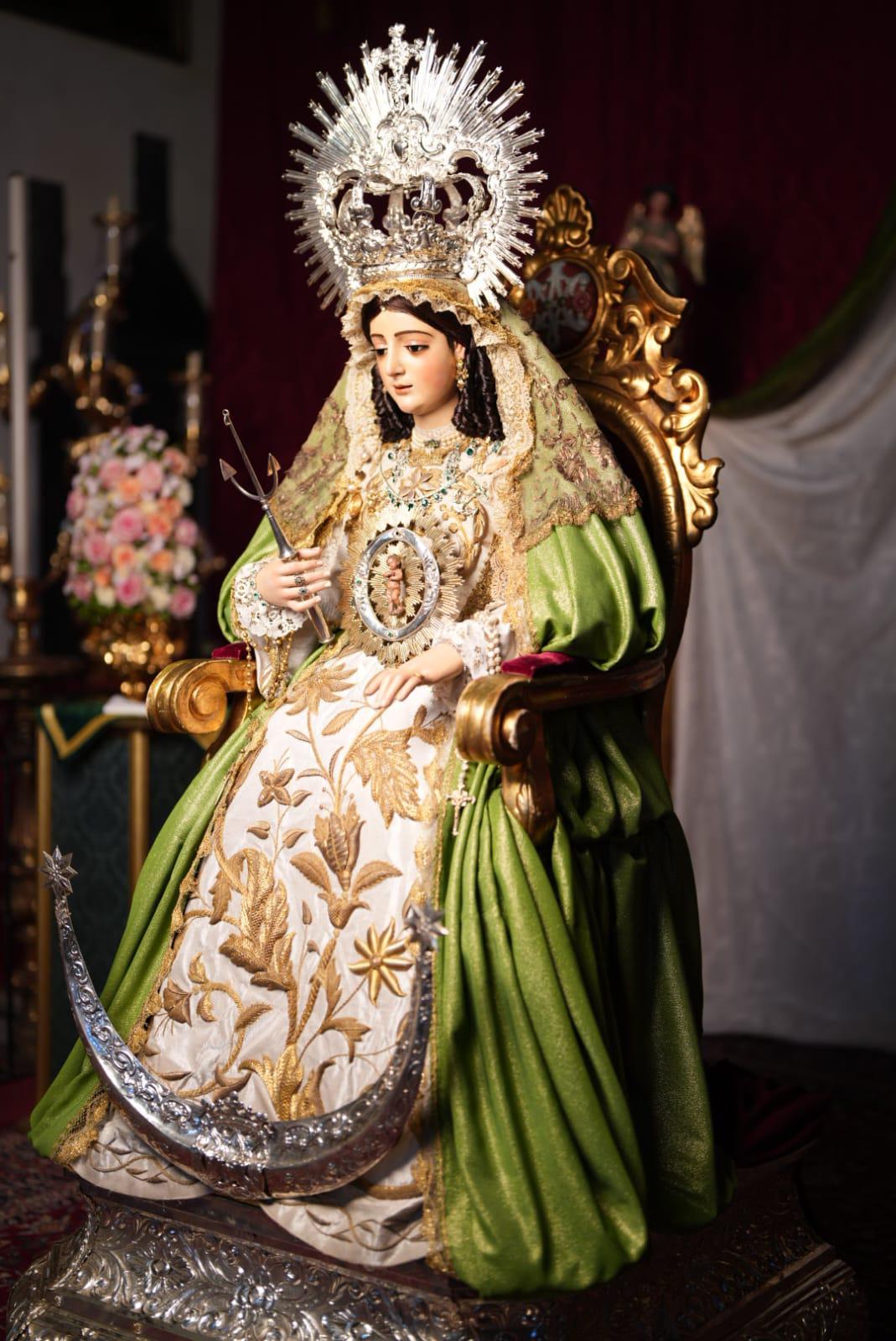 Nuestra Señora de la Esperanza Divina Enfermera en su besamanos de 2025
