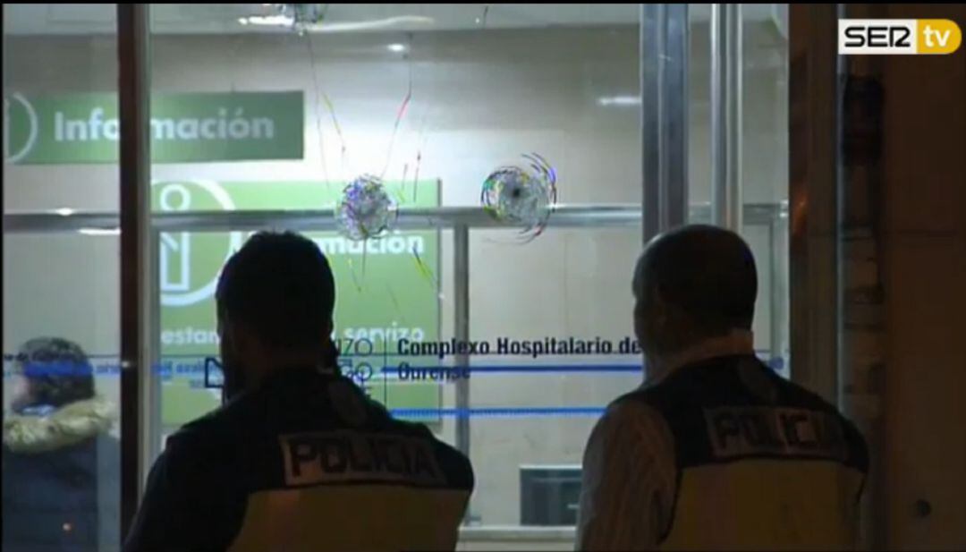 El incidente dejó numerosos agujeros en las puertas del Hospital