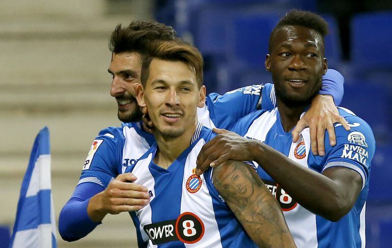 Los futbolistas del Espanyol celebran el segundo gol