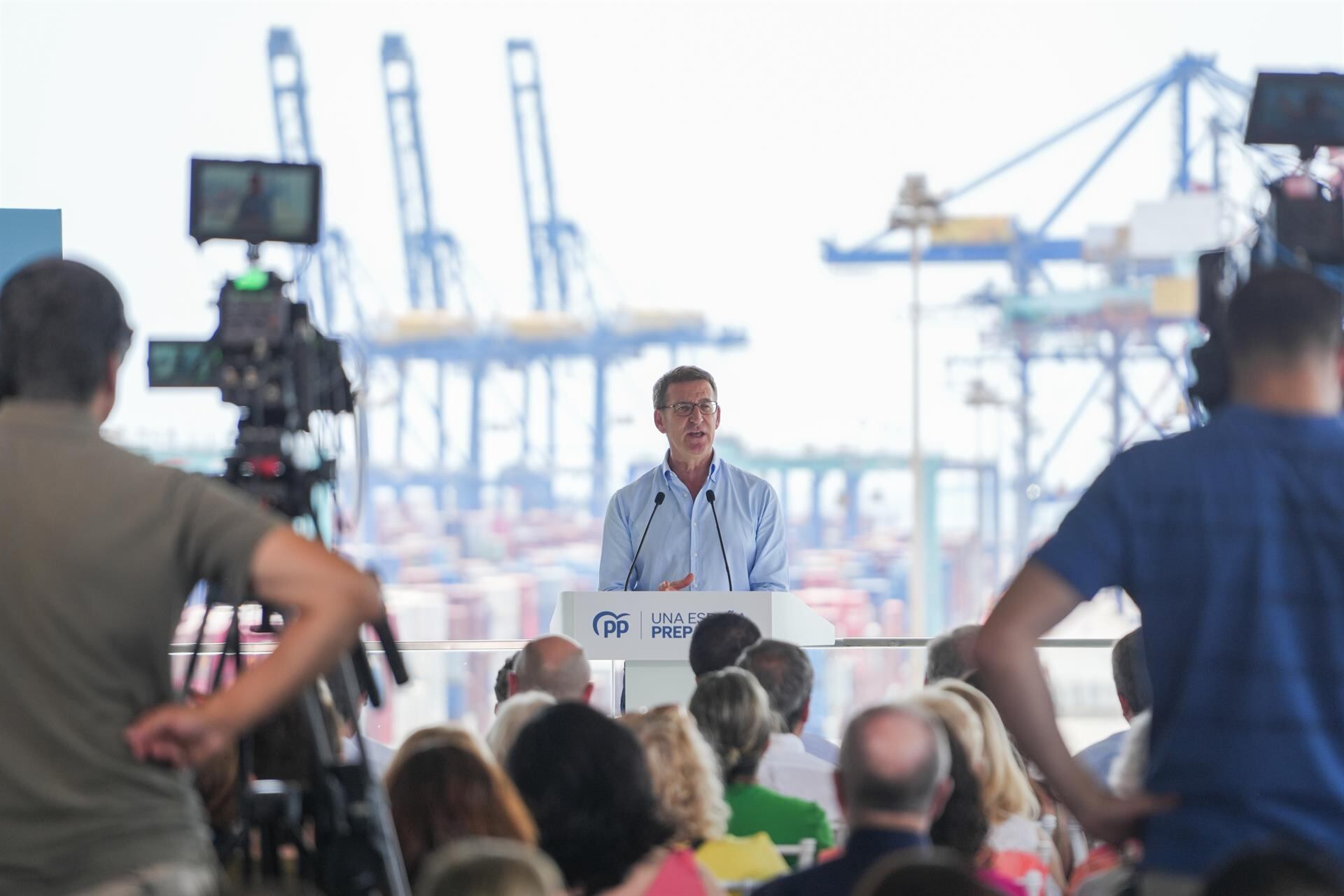 El líder del PP, Alberto Nuñez Feijóo, presenta las propuestas sanitarias de su partido para el 23J