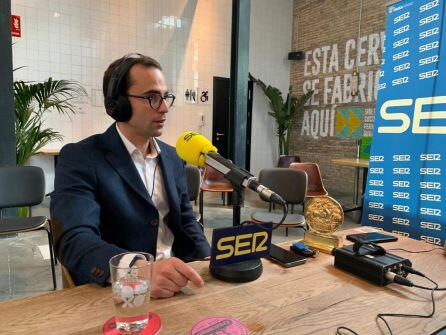 Esteban Velasco con el premio recibido anoche en Eficacia 2021