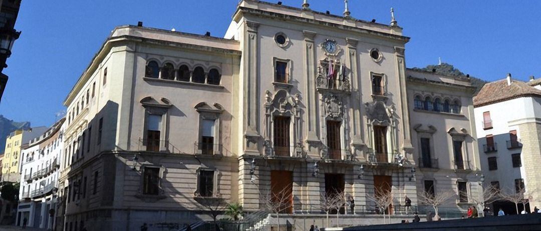 Fachada principal del Ayuntamiento de Jaén.