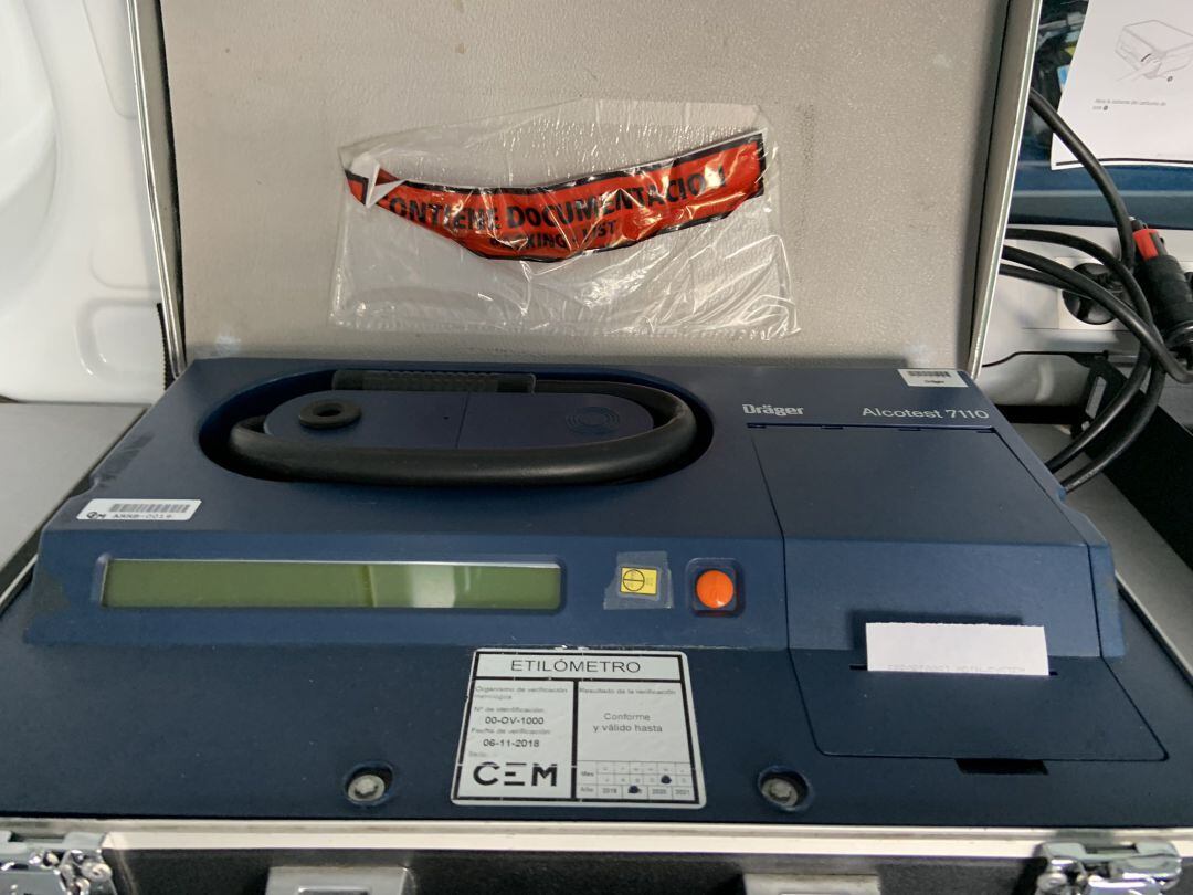 Etilómetro del equipo de Atestados de la Policía Local de Gandia. 