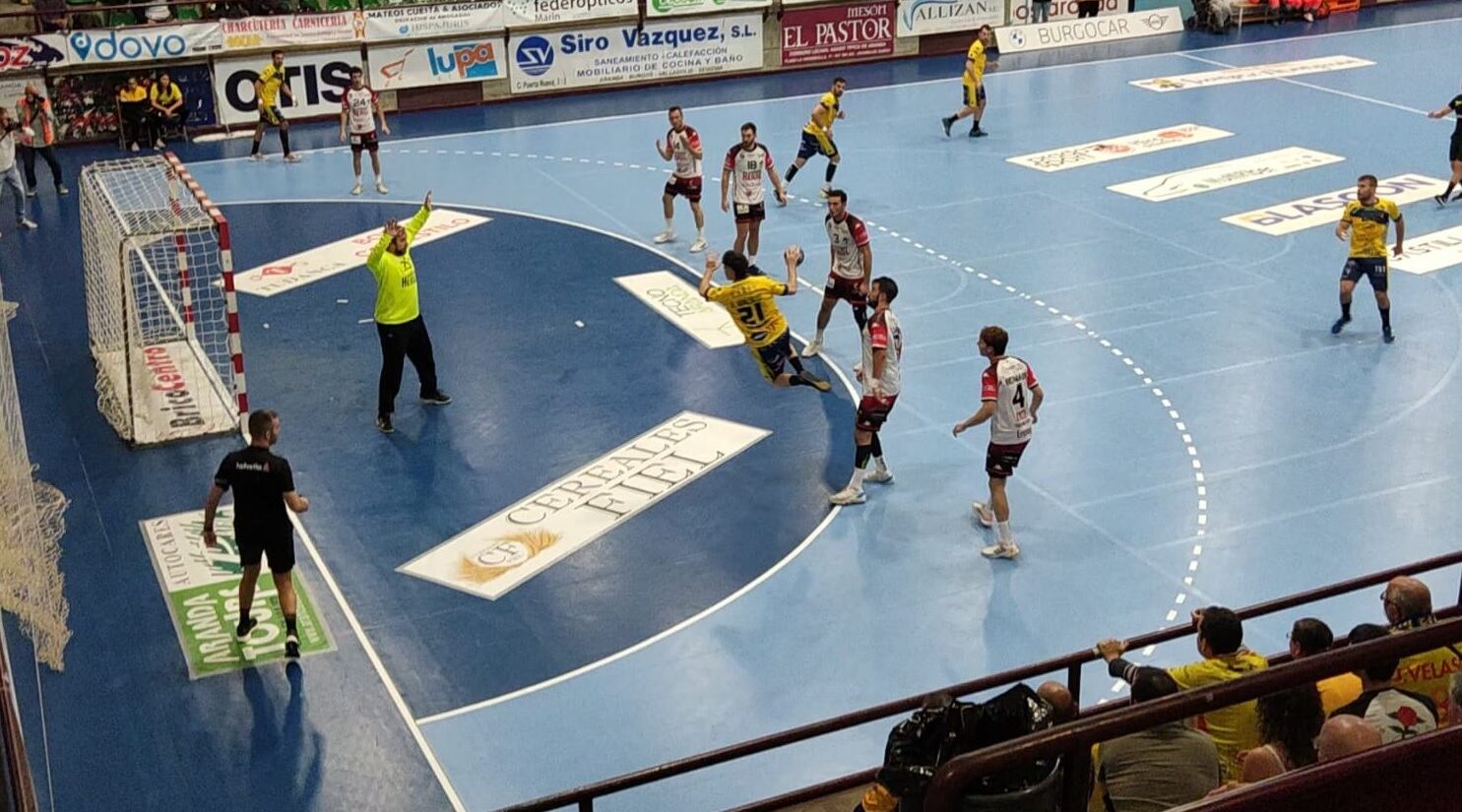 Una acción de ataque del Tubos Aranda ante Nava