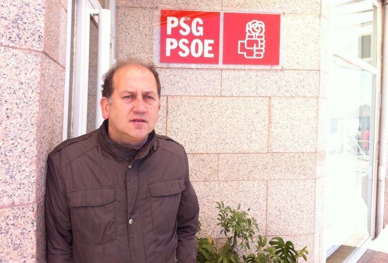 Xaquín Fernández Leicega minutos antes de formalizar su candidatura a las primarias del PSdeG